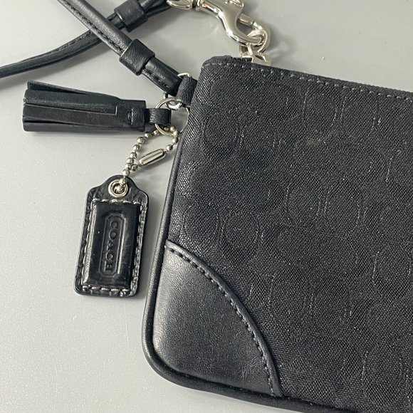 New Coach Black Sparkly Signature Canvas Wristlet - Picture 2 of 10